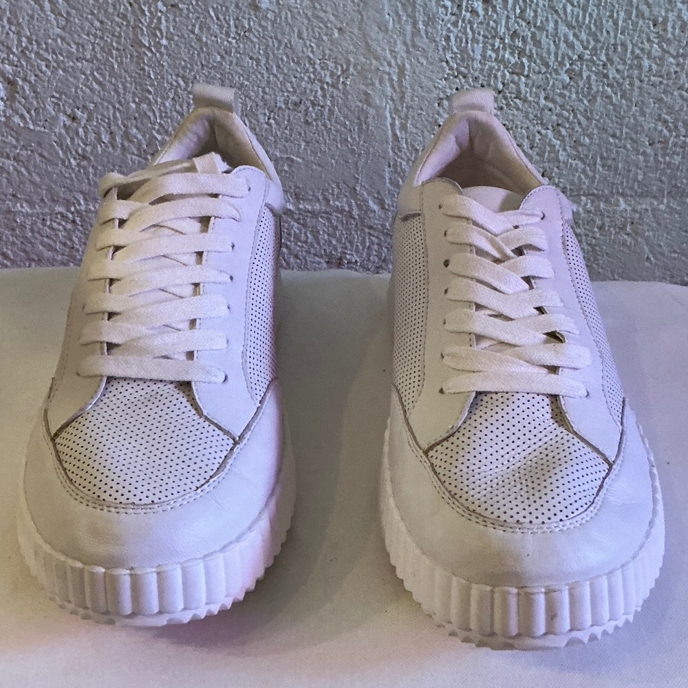 Slightly Used White Steve Madden Platform Sneaker